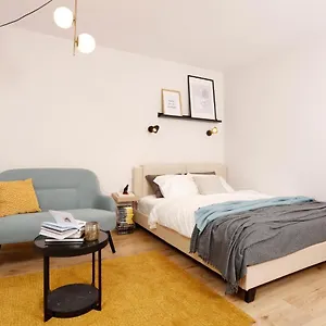  Apartament Brand New Lovely Near Metro Station